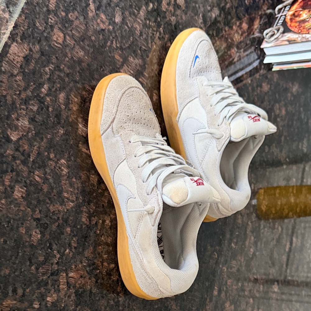 Nike Men's Light Gray Sneakers with Gum Sole - Picture 5 of 7